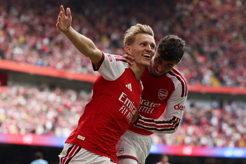 Arsenal vence Manchester City e conquista a Supercopa da Inglaterra com autoridade