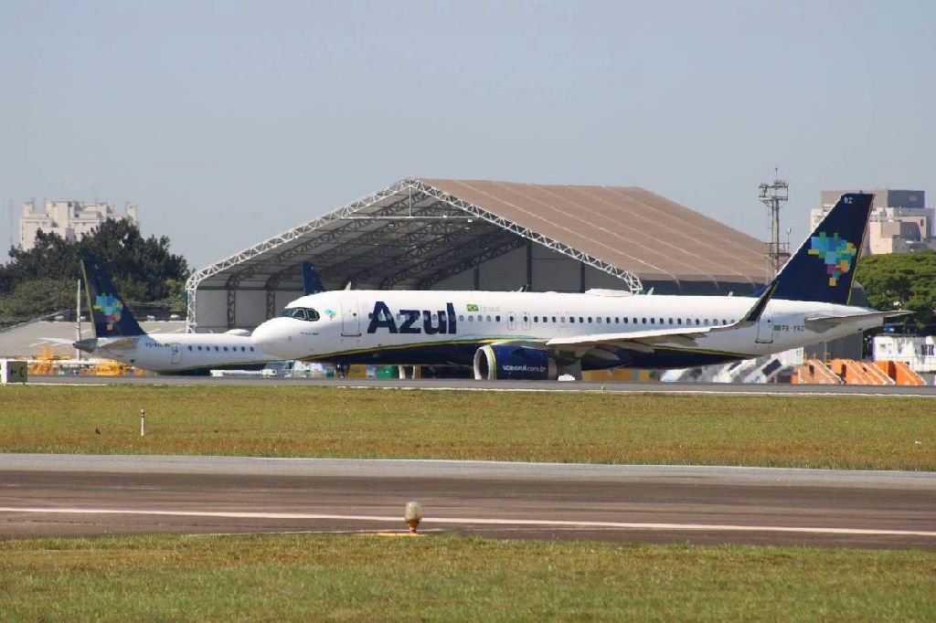 Azul encerra segundo trimestre com prejuízo de R$ 1 bilhão após aumento nos combustíveis