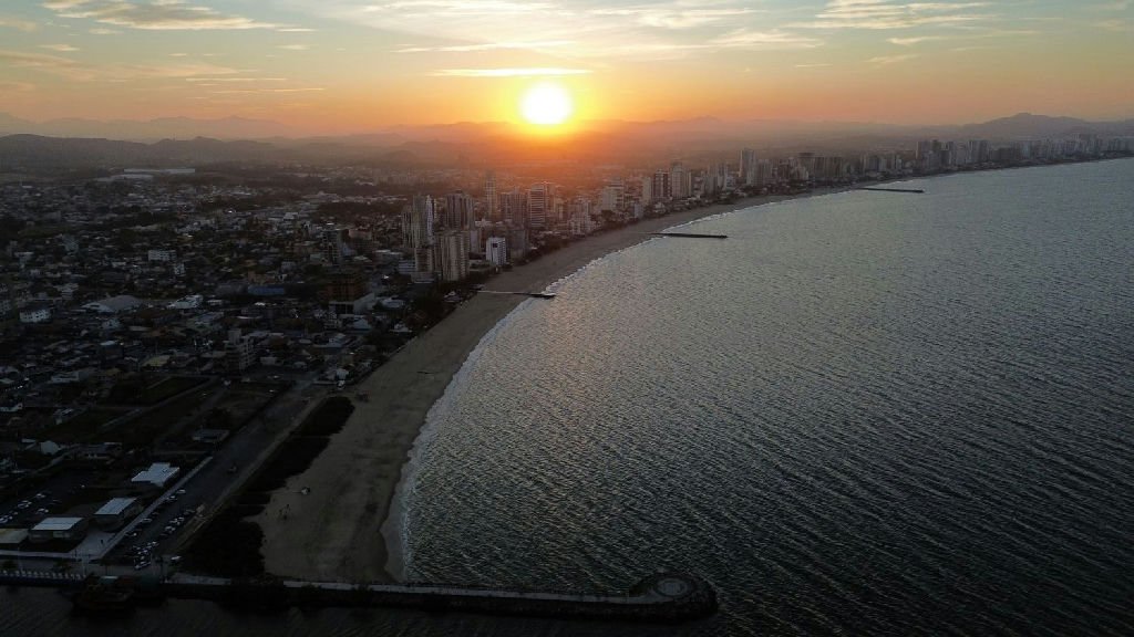 Balneário Piçarras supera Balneário Camboriú na busca por imóveis de alto padrão