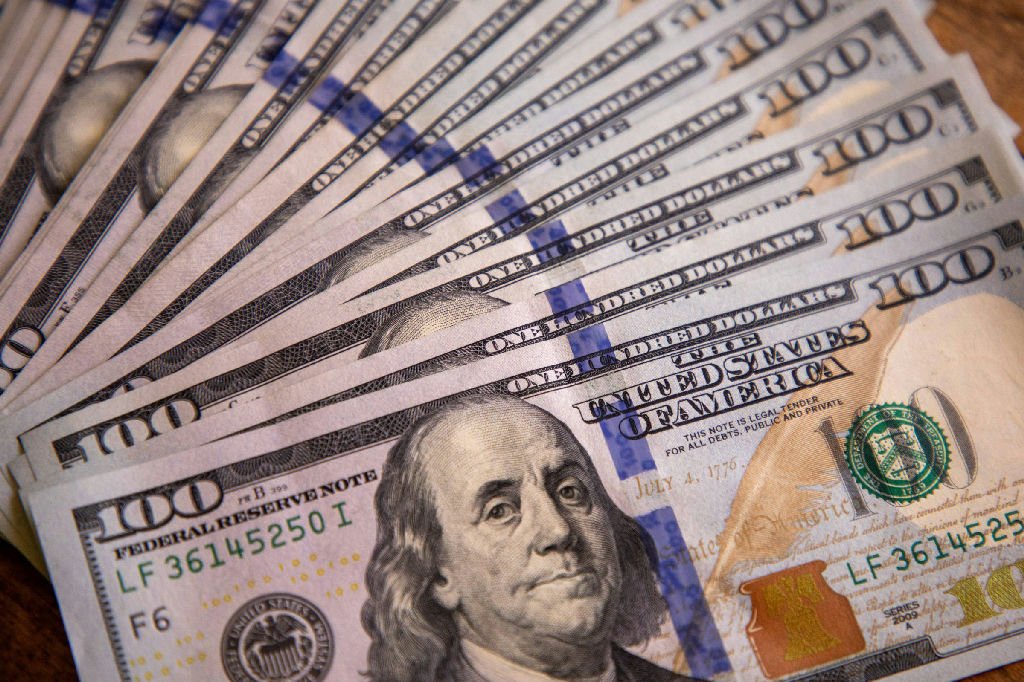 Banco Central realiza leilão de dólares em resposta à saída de recursos do país
