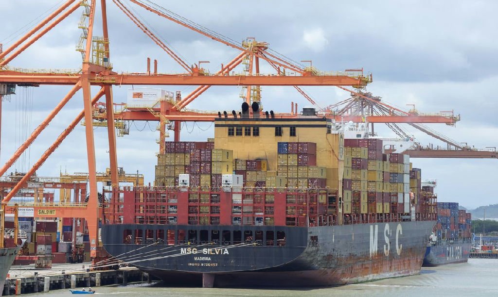 Brasil registra superávit de US$ 7 bilhões na balança comercial de julho