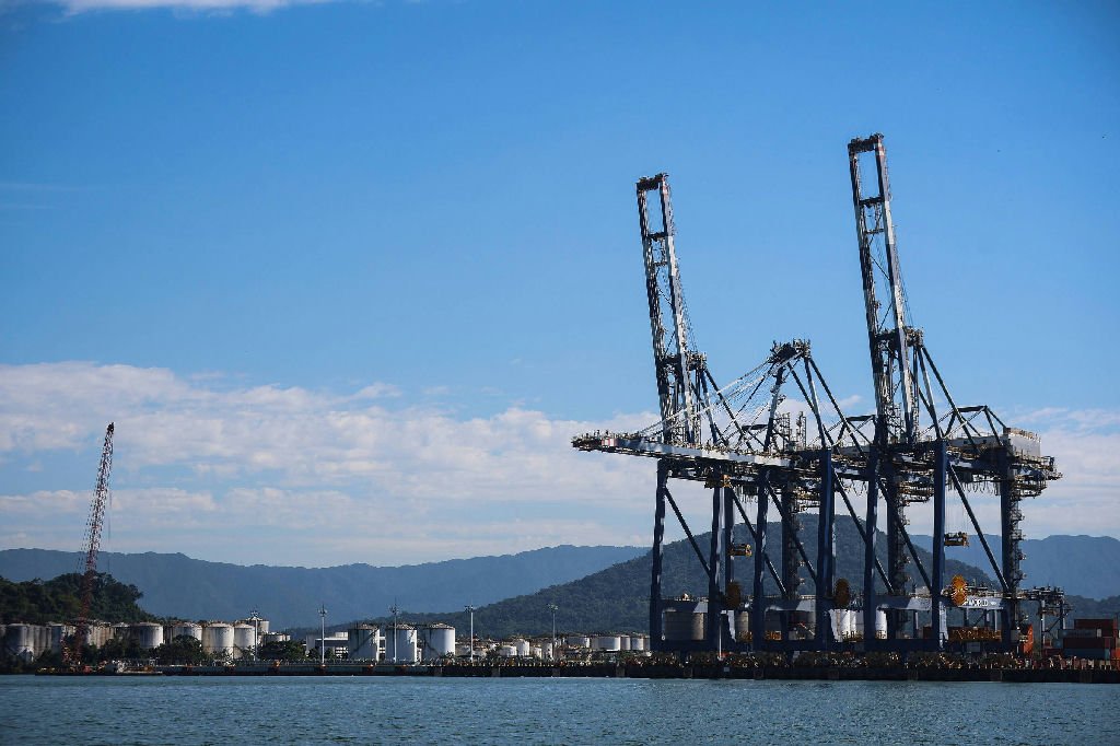 Cade aprova operação que permite a Maersk e MSC participarem do leilão do Tecon 10