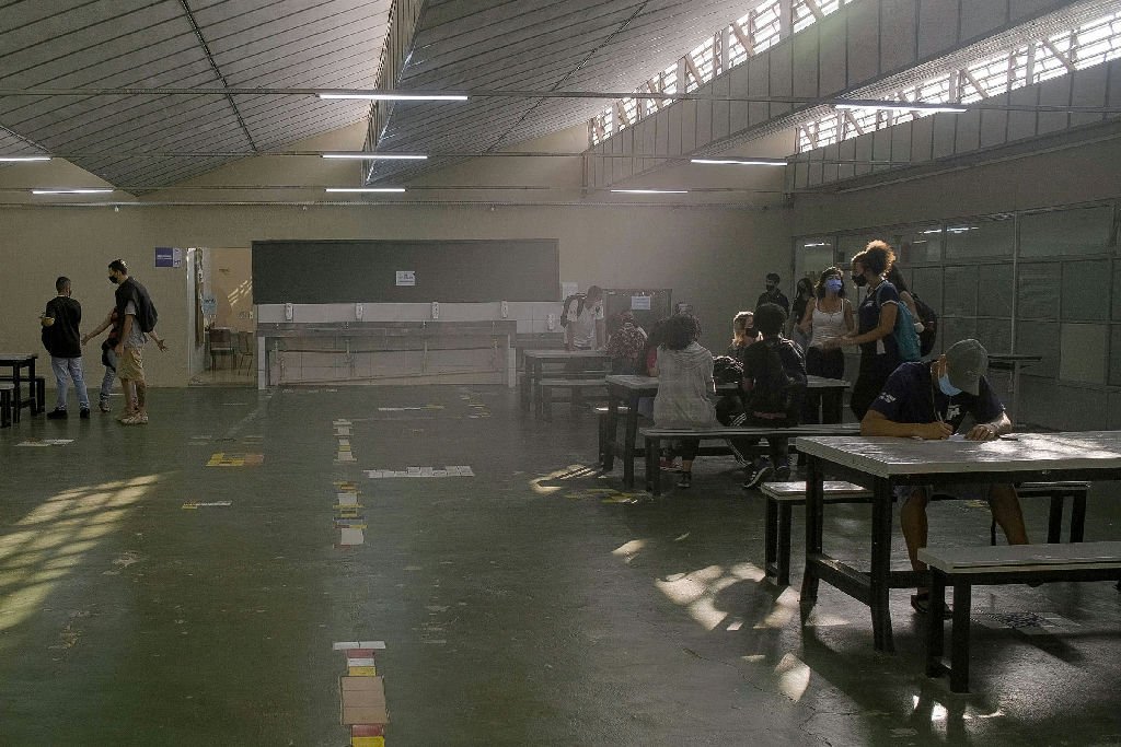 Caminhos divergentes na educação: Piauí avança enquanto DF retrocede