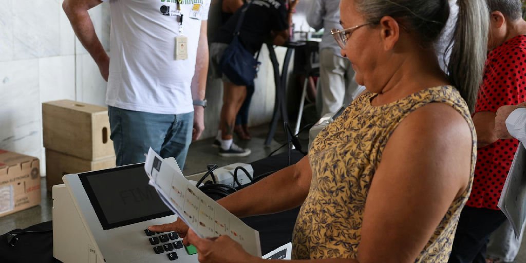Candidatos à presidência têm agenda intensa nesta terça-feira