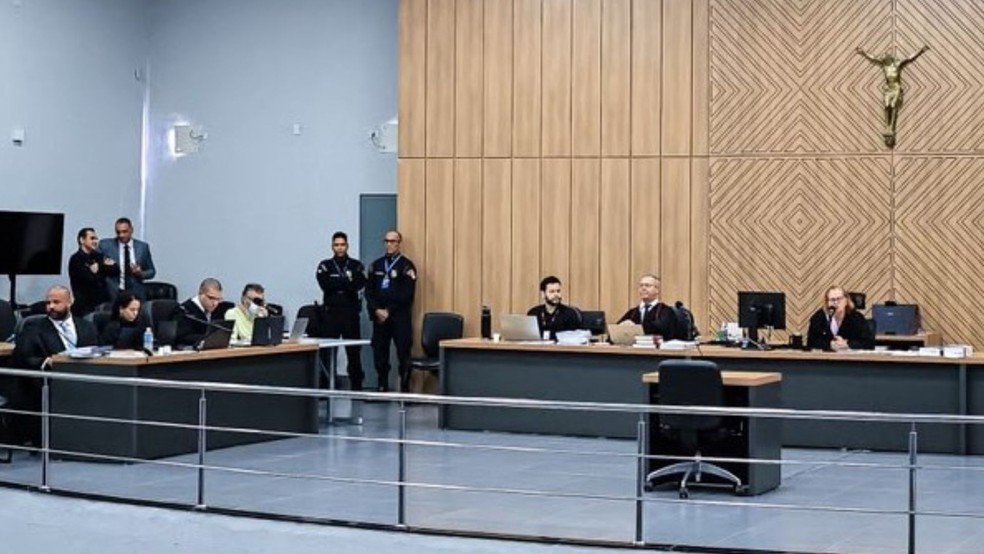 Carlinhos Bezerra é sentenciado a 36 anos de prisão por assassinatos de ex-companheira e namorado