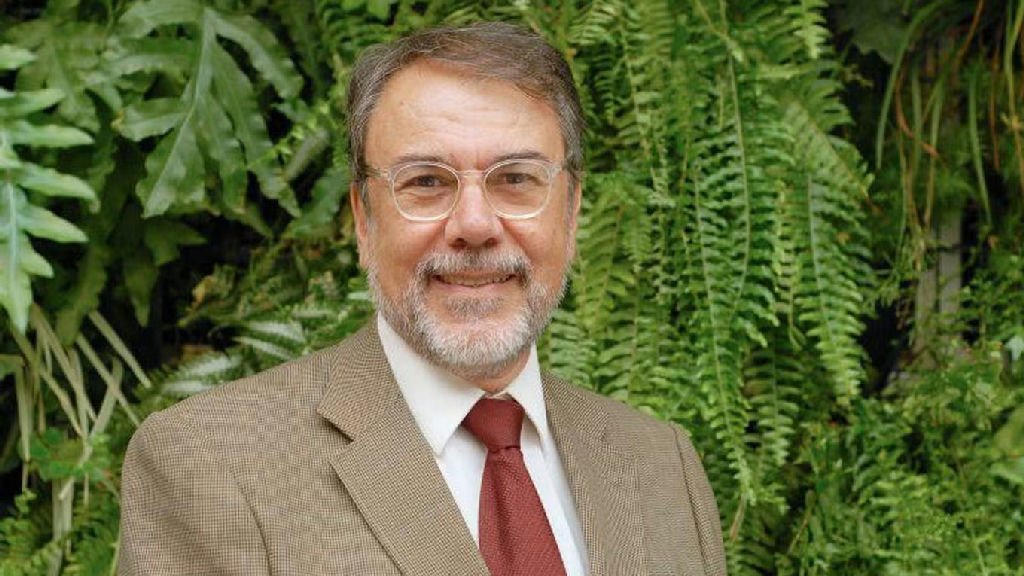 Carlos Monforte, ícone do telejornalismo, falece aos 77 anos após longa carreira