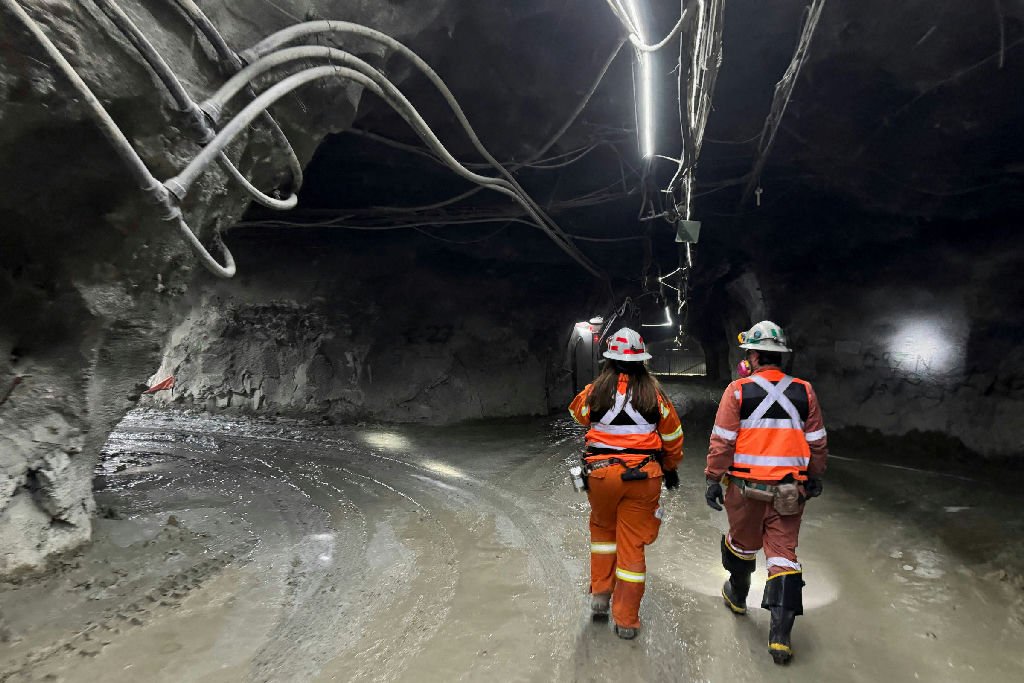 Chile autoriza Codelco a reinvestir lucros de 2025 para enfrentar crise financeira