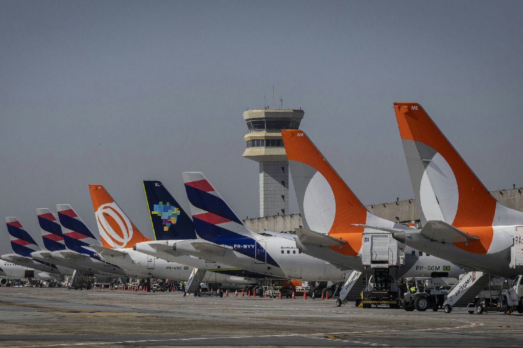 Companhias aéreas brasileiras enfrentam gasto extra de R$ 5,2 bilhões devido à guerra no Irã