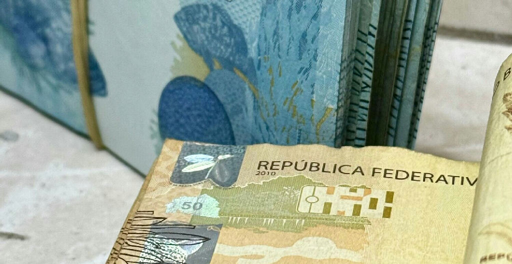Copom sinaliza cautela em corte de juros e aponta riscos econômicos