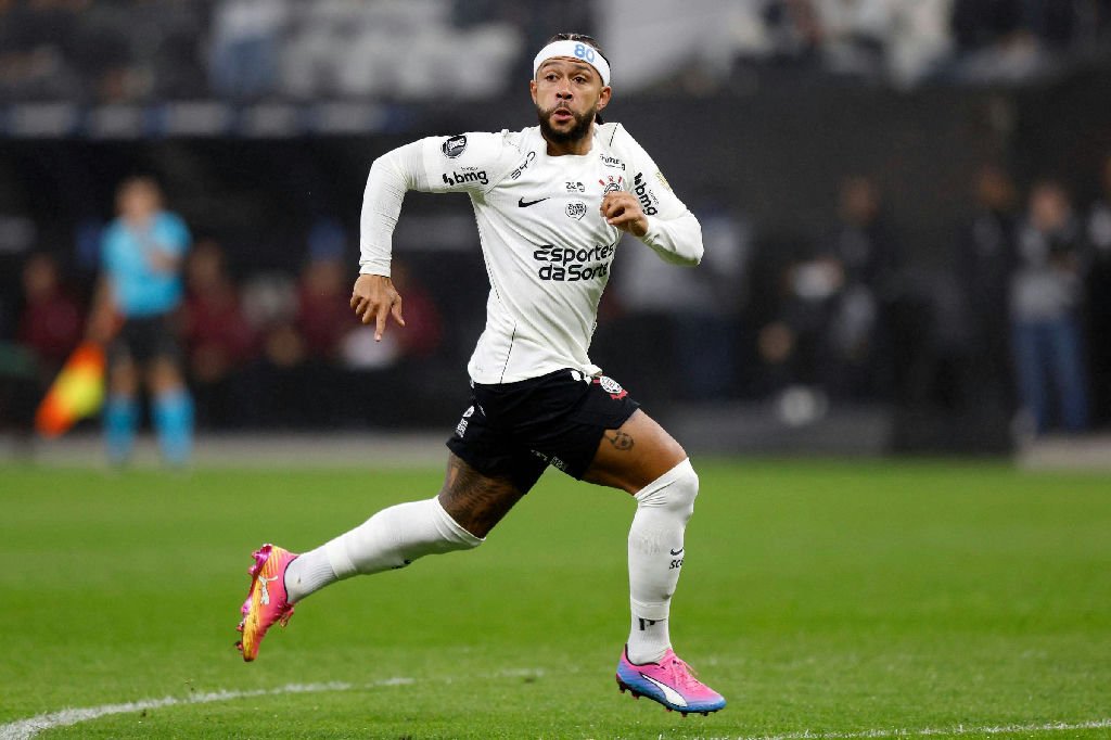Corinthians anuncia saída de Memphis Depay após não renovar contrato