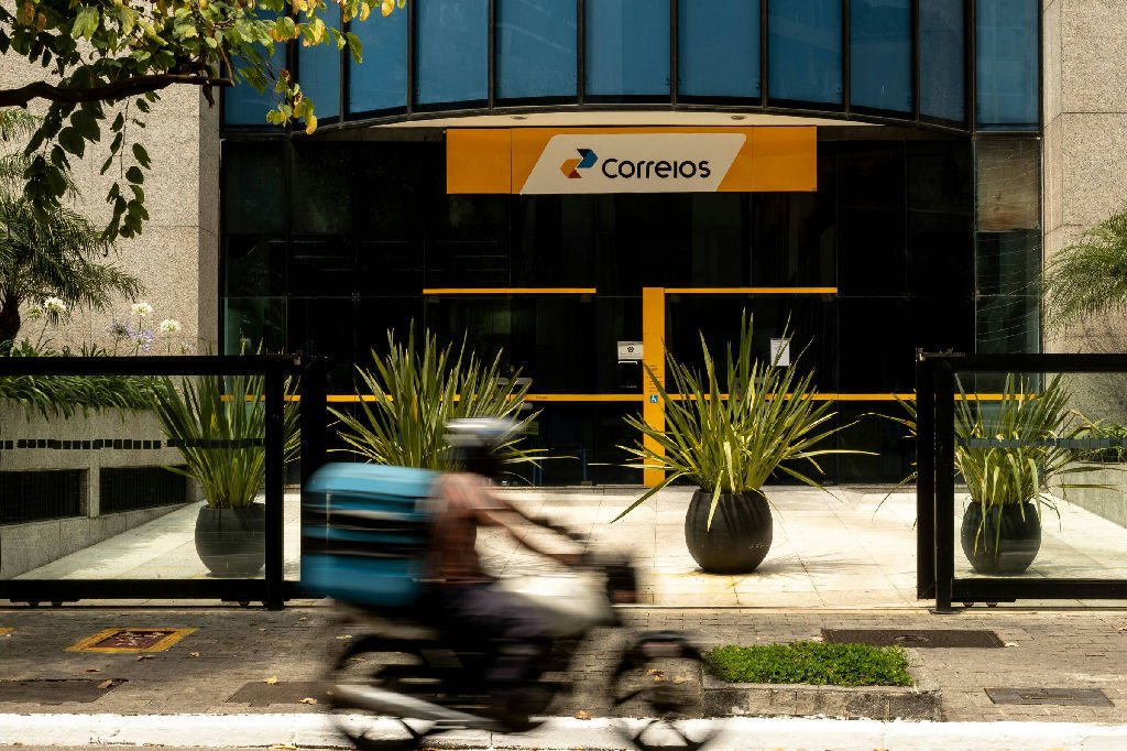 Correios iniciam entrega de compras feitas em lojas do Paraguai no Brasil