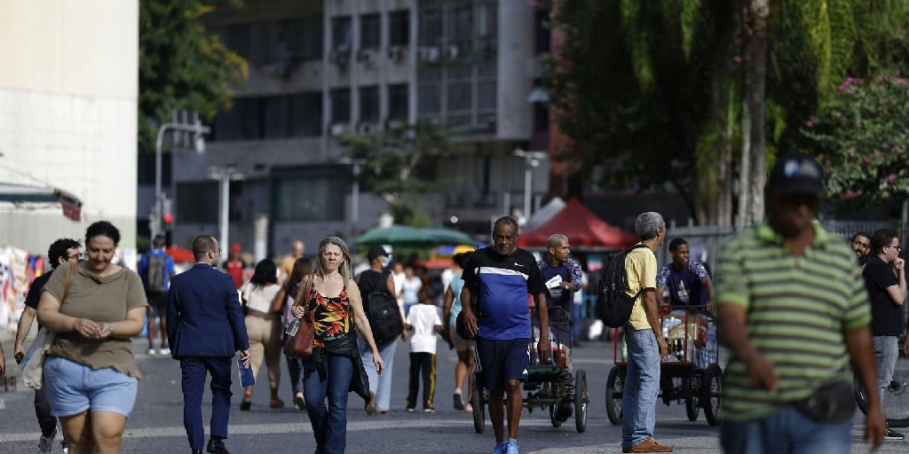 Crescimento populacional do Brasil atinge 0,37% em 2026, aponta IBGE