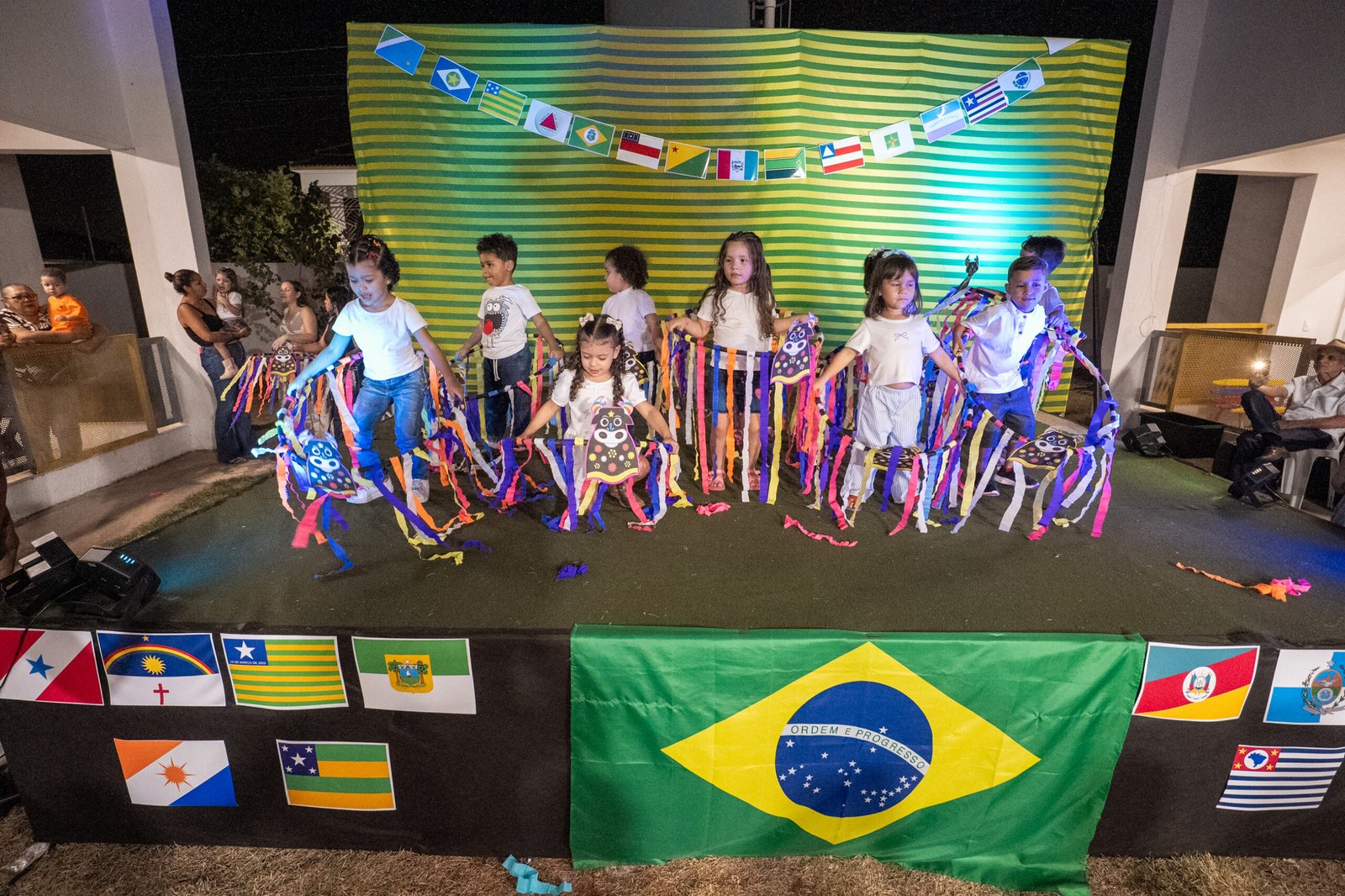 Crianças do CMEI Antônio Vanier celebram a diversidade cultural do Brasil