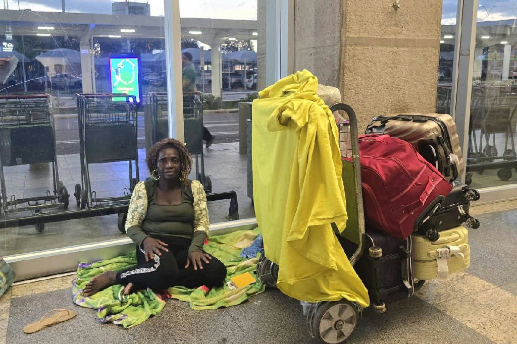 Destino de mulher de Serra Leoa que vivia em aeroporto de Belém segue indefinido