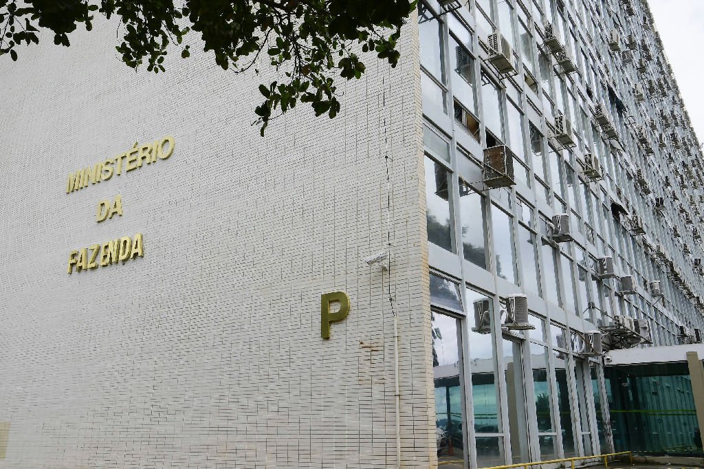 Dívida pública atinge 82,5% do PIB e gera preocupação entre economistas