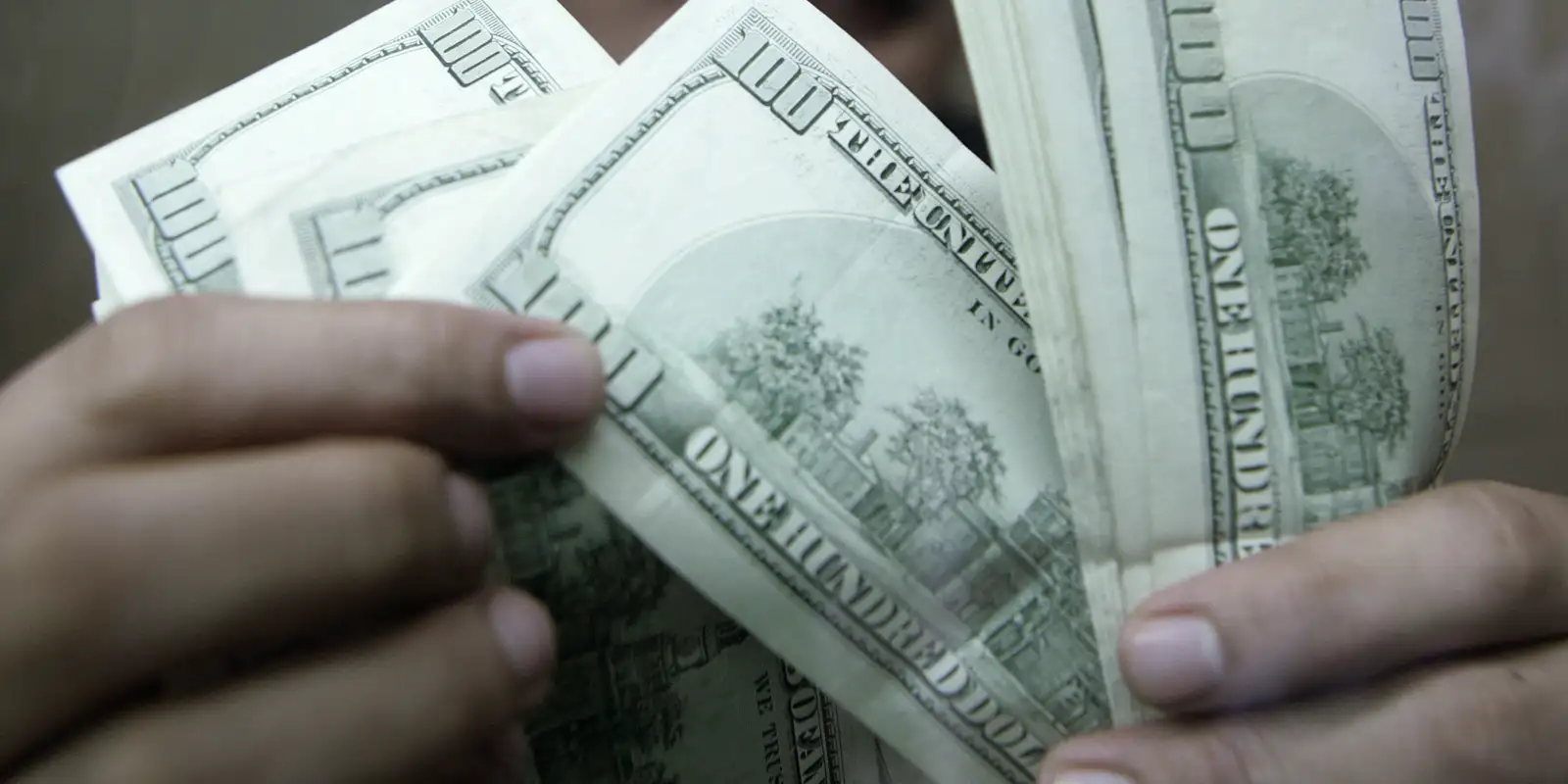 Dólar atinge R$ 5,19 após discurso firme do presidente do Fed