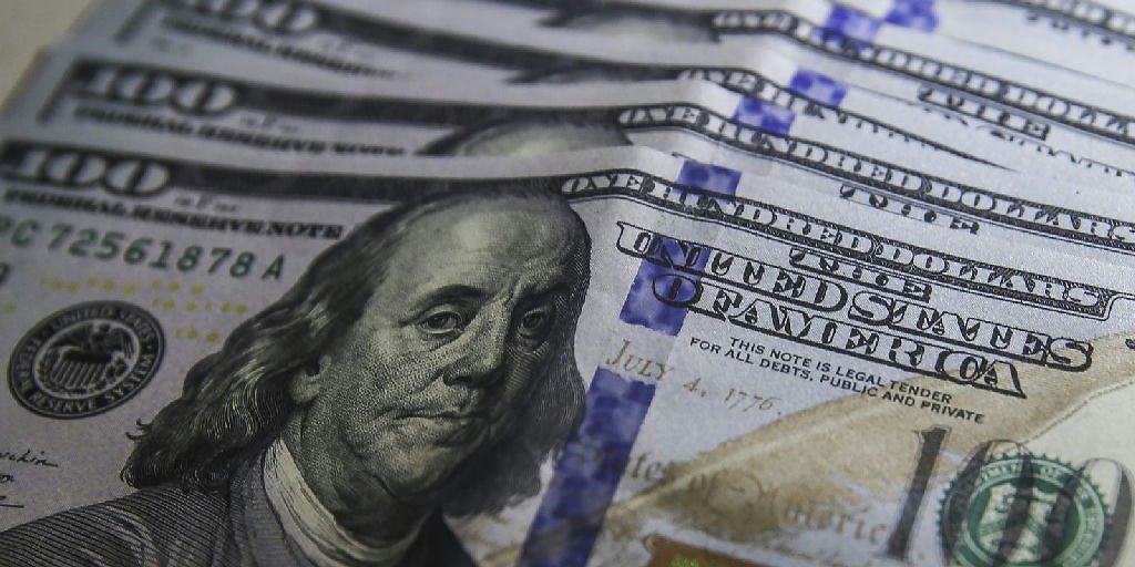 Dólar recua para R$ 5,17 após anúncio de recompra de títulos nos EUA