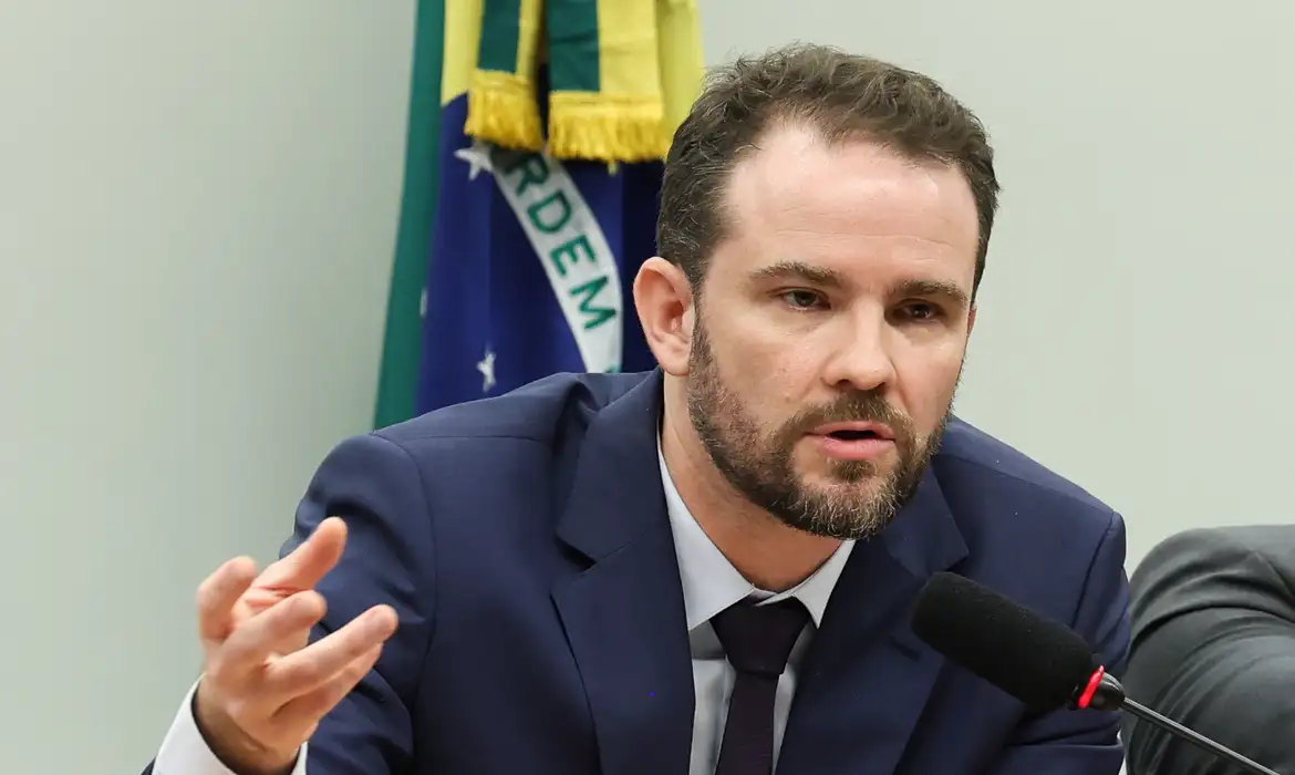 Durigan aponta juros altos como causa do aumento da dívida pública