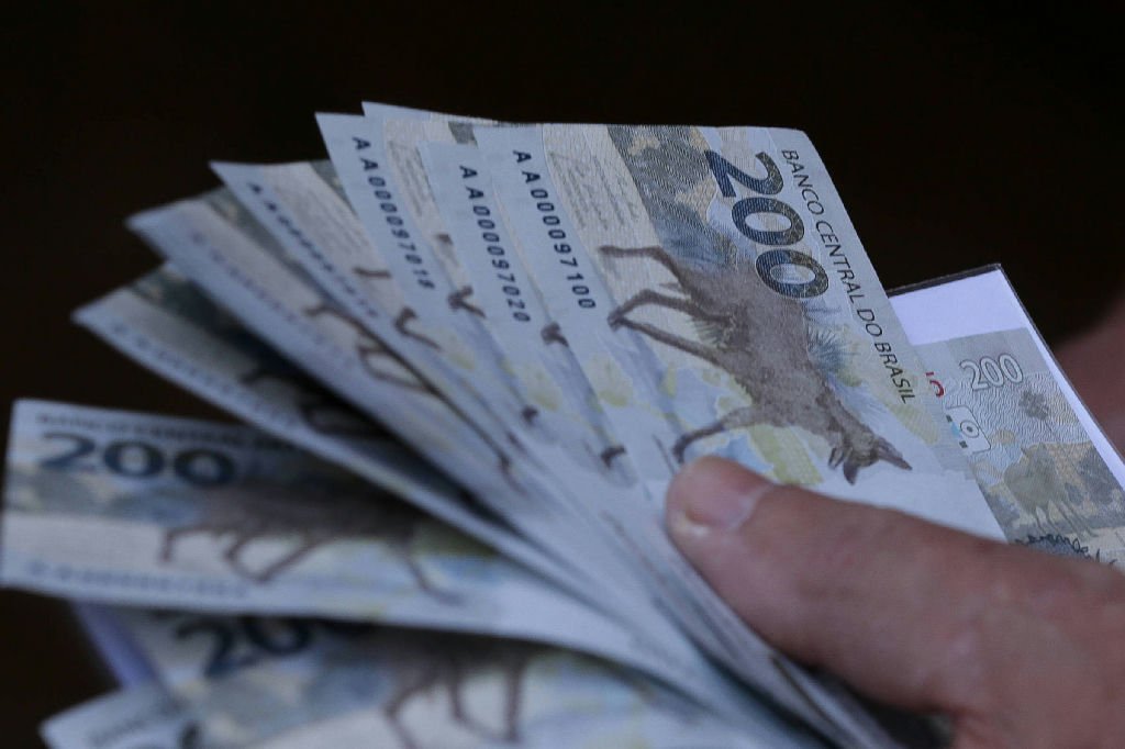 Economia brasileira apresenta desaceleração no segundo trimestre, com queda em junho, aponta BC