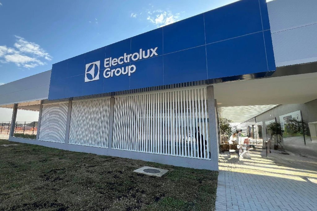 Electrolux aborda endividamento e ansiedade em programa de prevenção de riscos ocupacionais