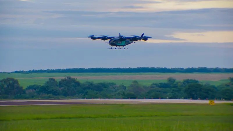 Embraer avança com carro voador e realiza primeiro voo horizontal a 55 km/h