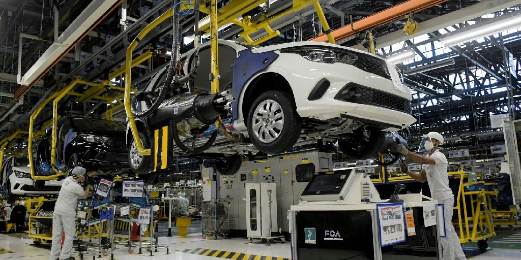 Empresas com 100 ou mais empregados têm até 31 de agosto para atualizar dados