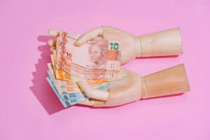 Endividamento recorde pode resultar em ressaca econômica em 2027