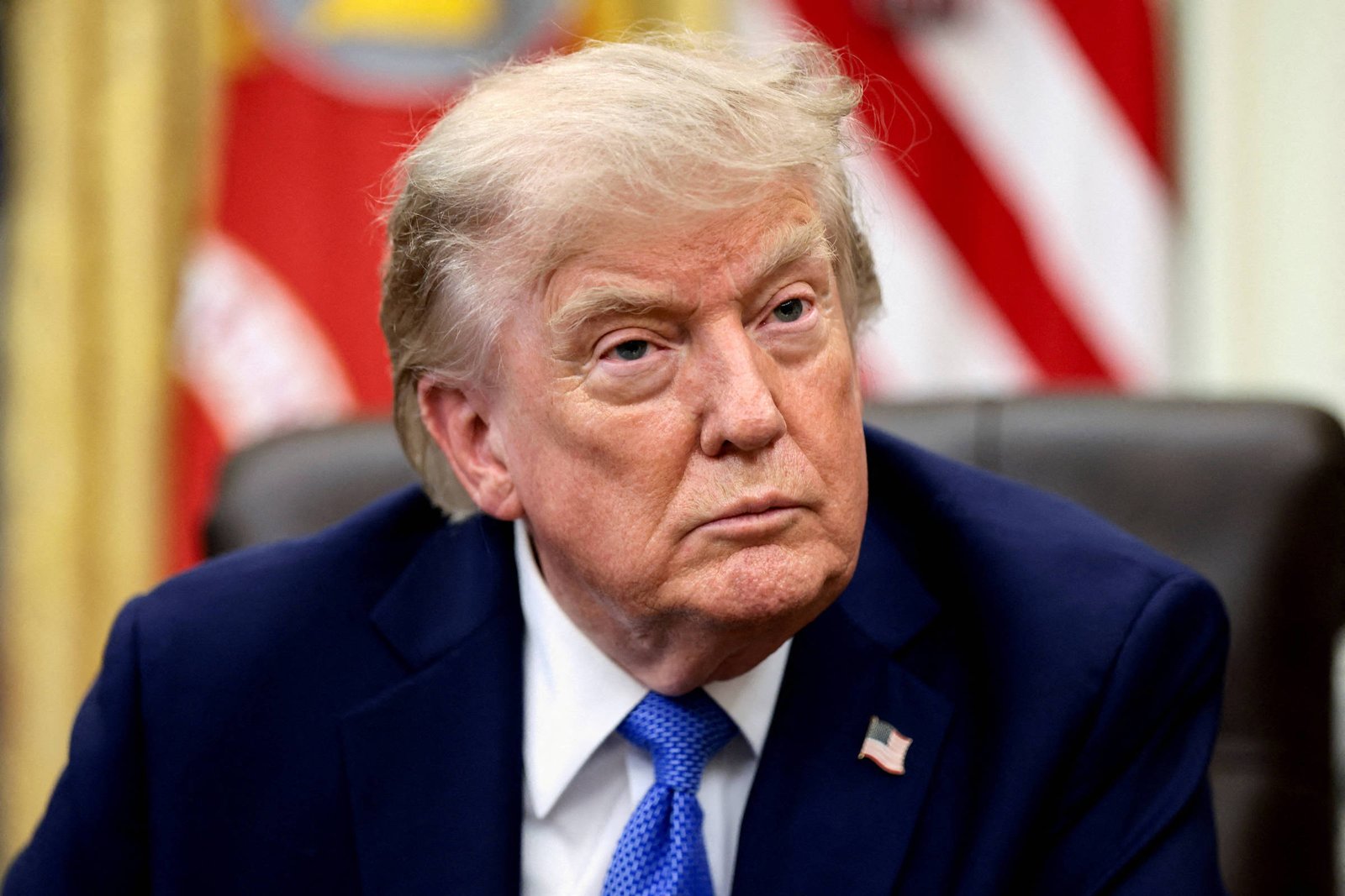 Entidades de direitos civis processam Donald Trump por restrições à cidadania por nascimento