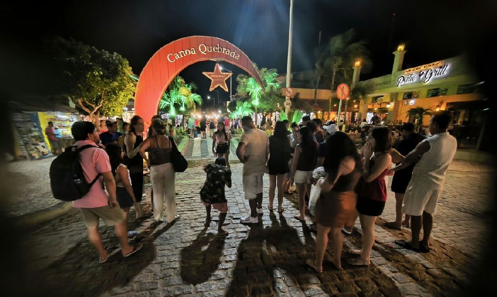 Festival Agosto do Mar transforma Canoa Quebrada em um polo gastronômico e cultural