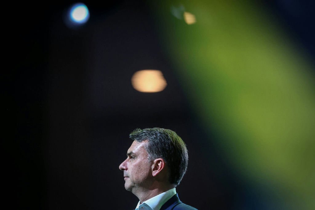 Flávio Bolsonaro e o isolamento no novo cenário político brasileiro
