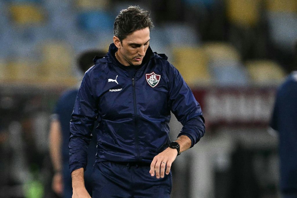 Fluminense demite técnico Luis Zubeldía após empate na Libertadores