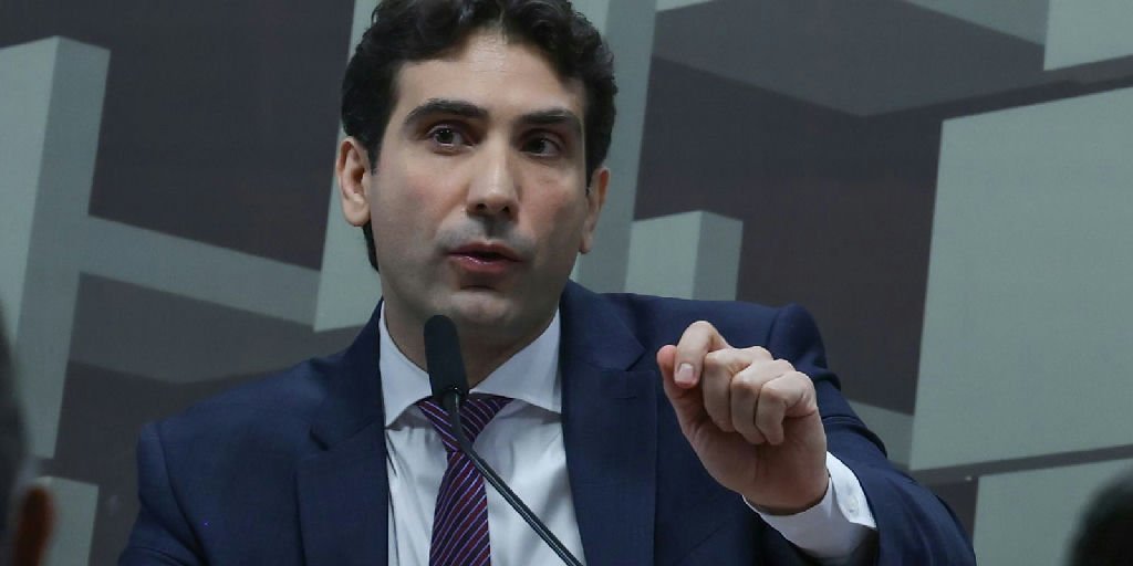 Galípolo critica pressão de empresas para acesso ao FGC