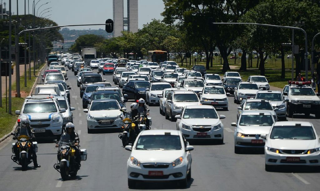 Governo eleva teto de crédito para veículos de motoristas de aplicativo para R$ 200 mil