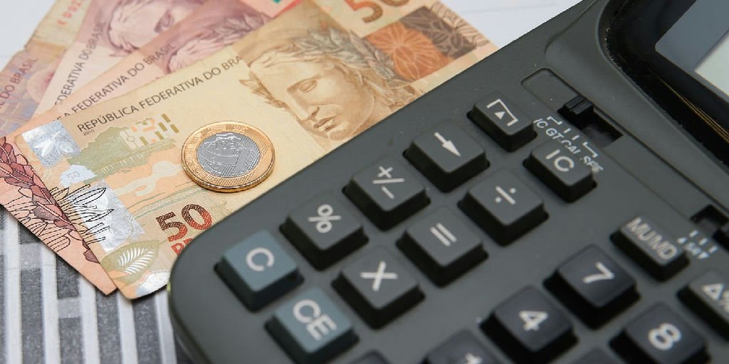 Governo projeta arrecadação de R$ 636 bilhões com nova CBS em 2027