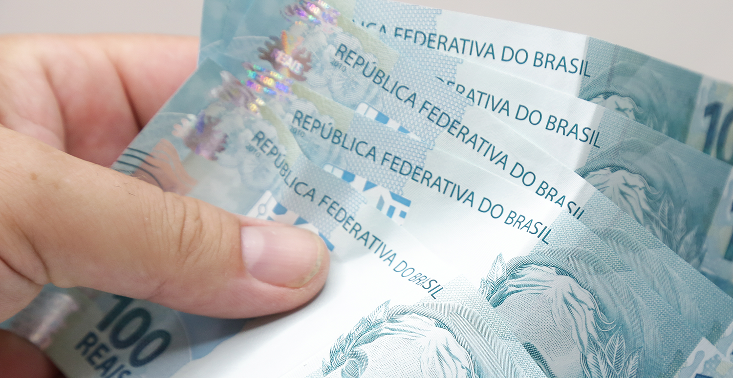 Governo projeta salário mínimo de R$ 1.741 para 2027