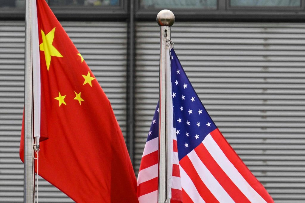 Governo Trump pressiona países a escolher entre parcerias com EUA ou China em inteligência artificial