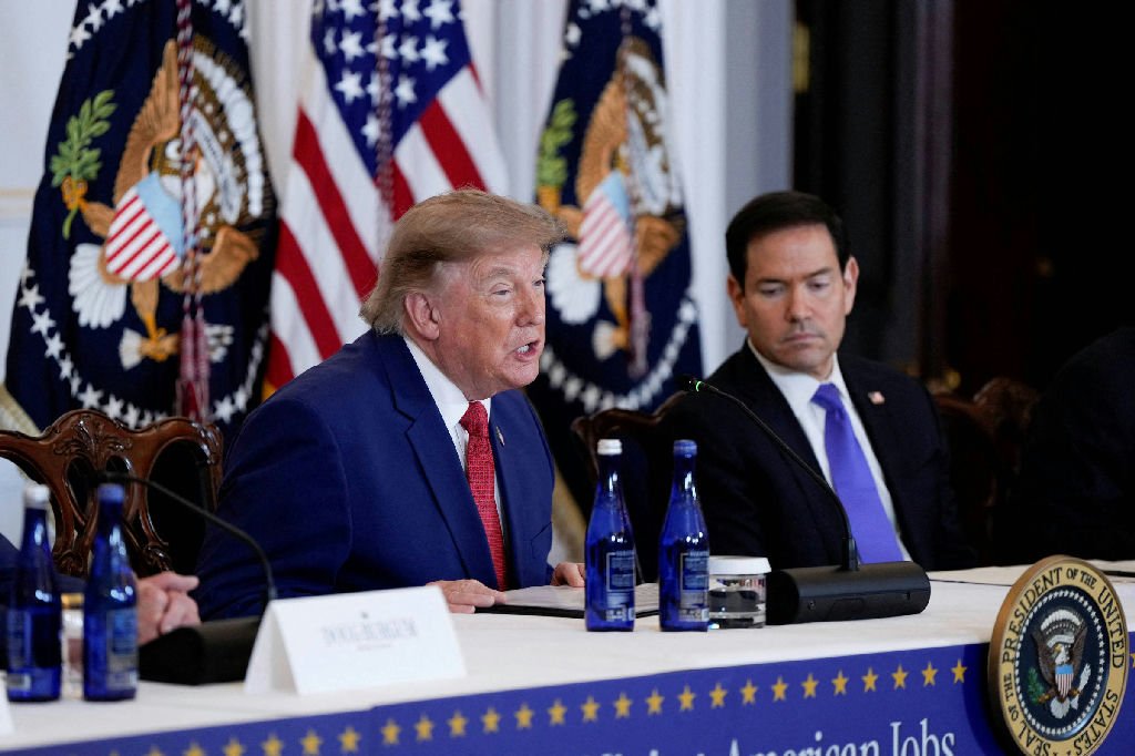 Governo Trump suspende agendamentos de vistos de imigração globalmente