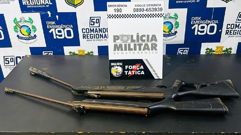Homem é detido com espingardas de pressão modificadas para calibre .22 em Barra do Garças