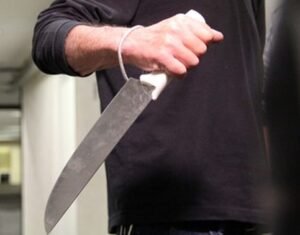 Homem é preso após agredir companheira e ameaçá-la com facão em fazenda de MT