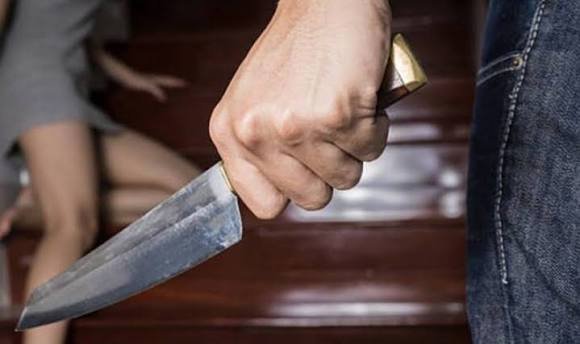 Homem esfaqueia mulher pelas costas em Primavera do Leste após separação