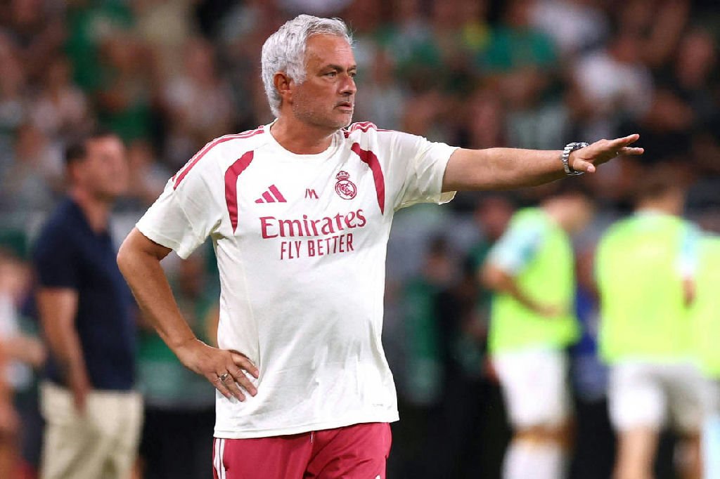 Início da temporada europeia traz desafio para Mourinho em busca de evitar tri do Barcelona