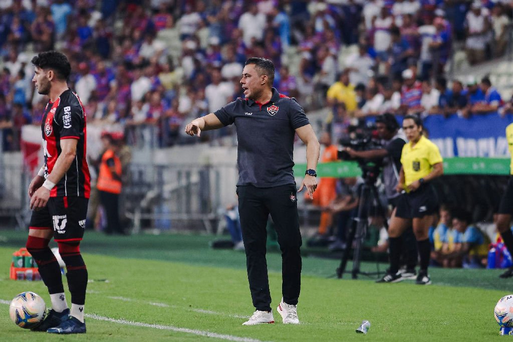 Jair Ventura, do Vitória, defende inovação entre treinadores