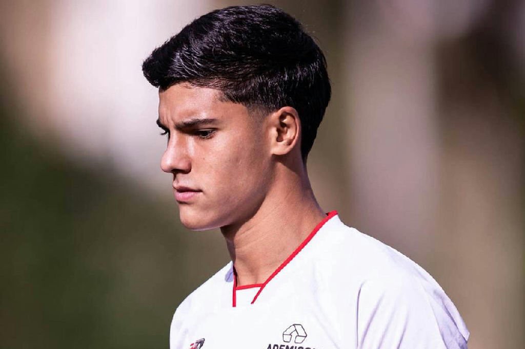 Jogador do São Paulo é detido após atropelar idoso em Barueri
