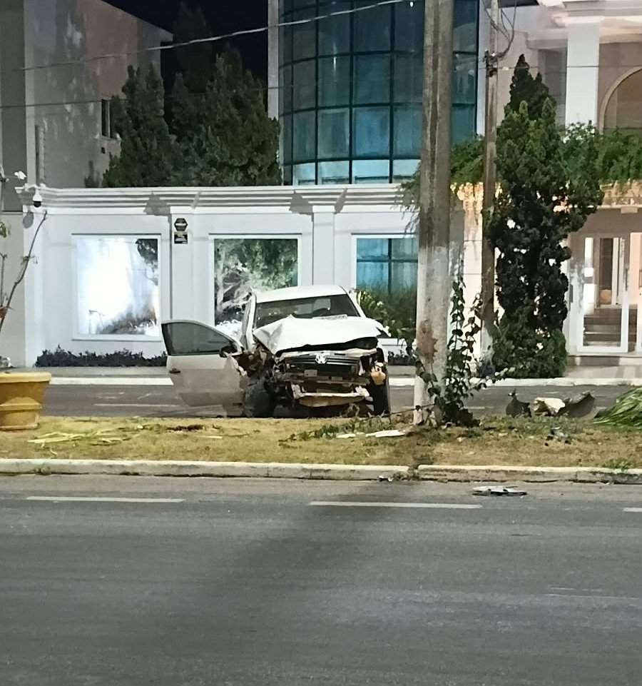 Jovem é hospitalizada após acidente com carro em Primavera do Leste