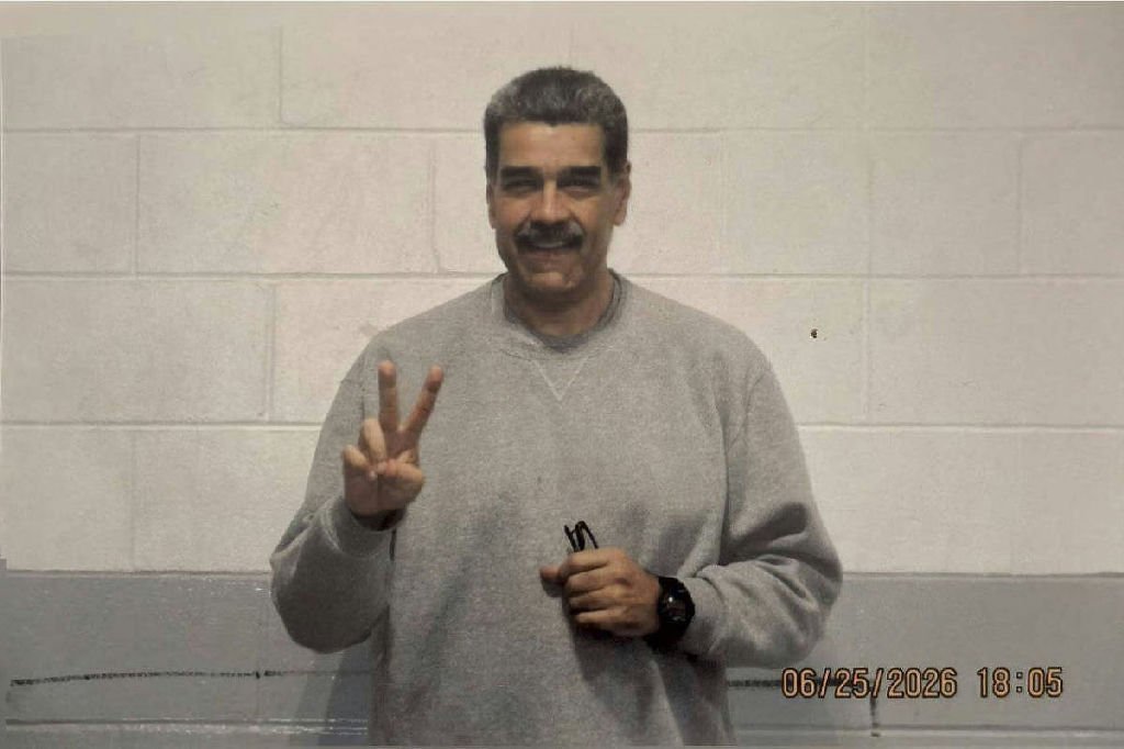 Maduro aparece sorridente em fotos na prisão e envia mensagem religiosa