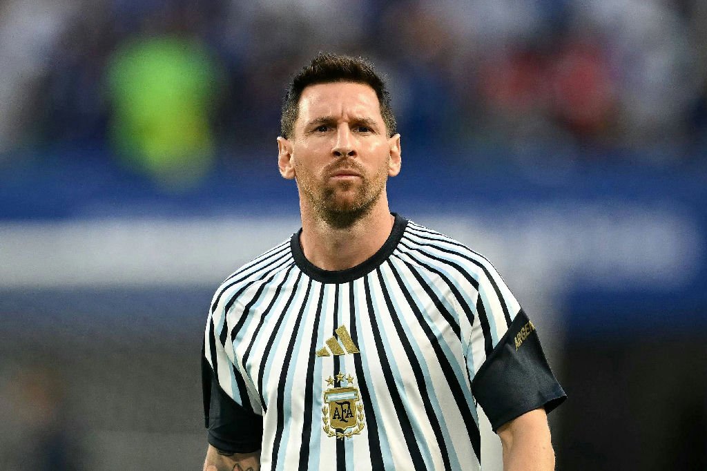 Messi anuncia aposentadoria da seleção argentina após 20 anos de carreira