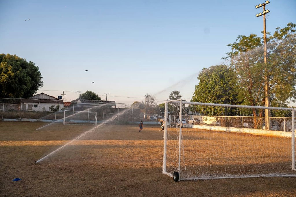 Miniestádio Pinheirão reativa sistema de irrigação e melhora gramado em Rondonópolis