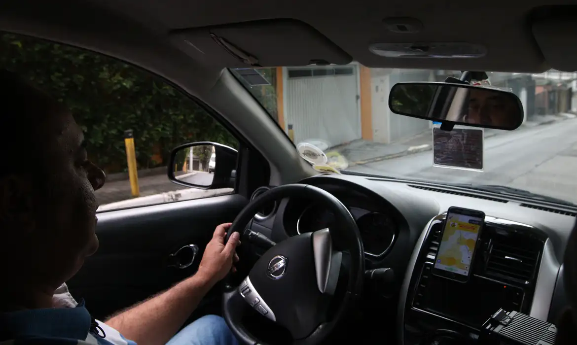 Mudanças no programa Move Brasil visam aumentar crédito para motoristas de aplicativos