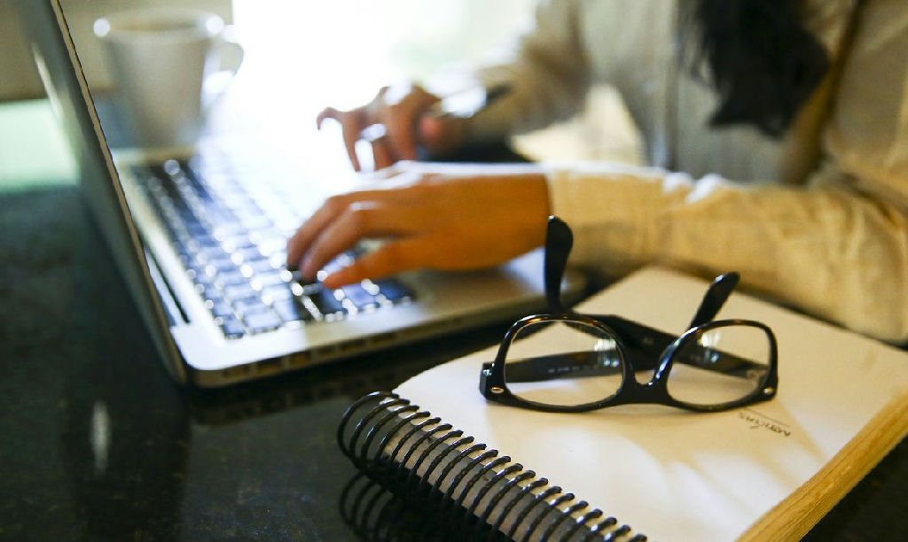 Mulheres dominam o setor de seguros, mas ocupam poucas posições de liderança
