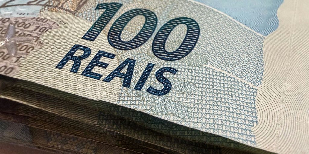 Orçamento de 2027 prevê superávit de R$ 83,4 bilhões, superando meta inicial